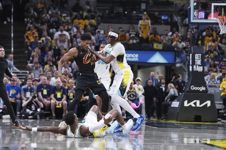 NBA裁判报告详解马瑟林争议犯规 击胸动作被认定二级恶意