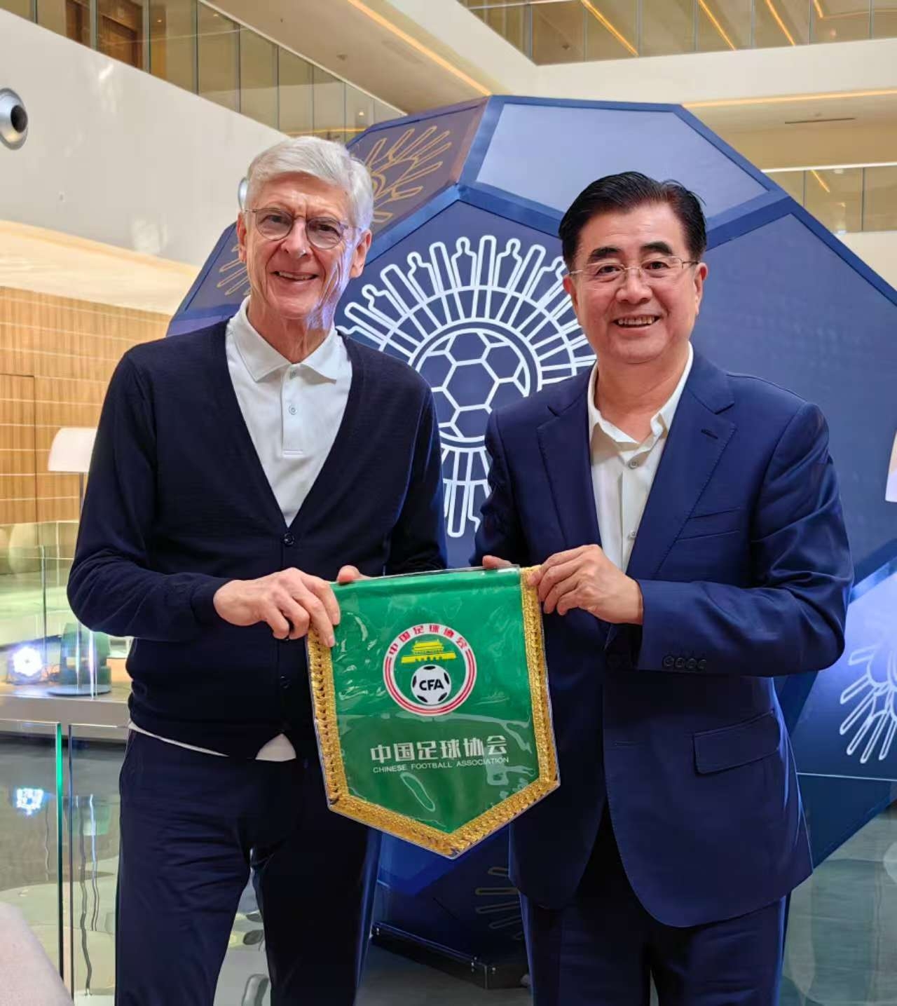 温格主动伸出援手 中国足球迎来国际智囊支持