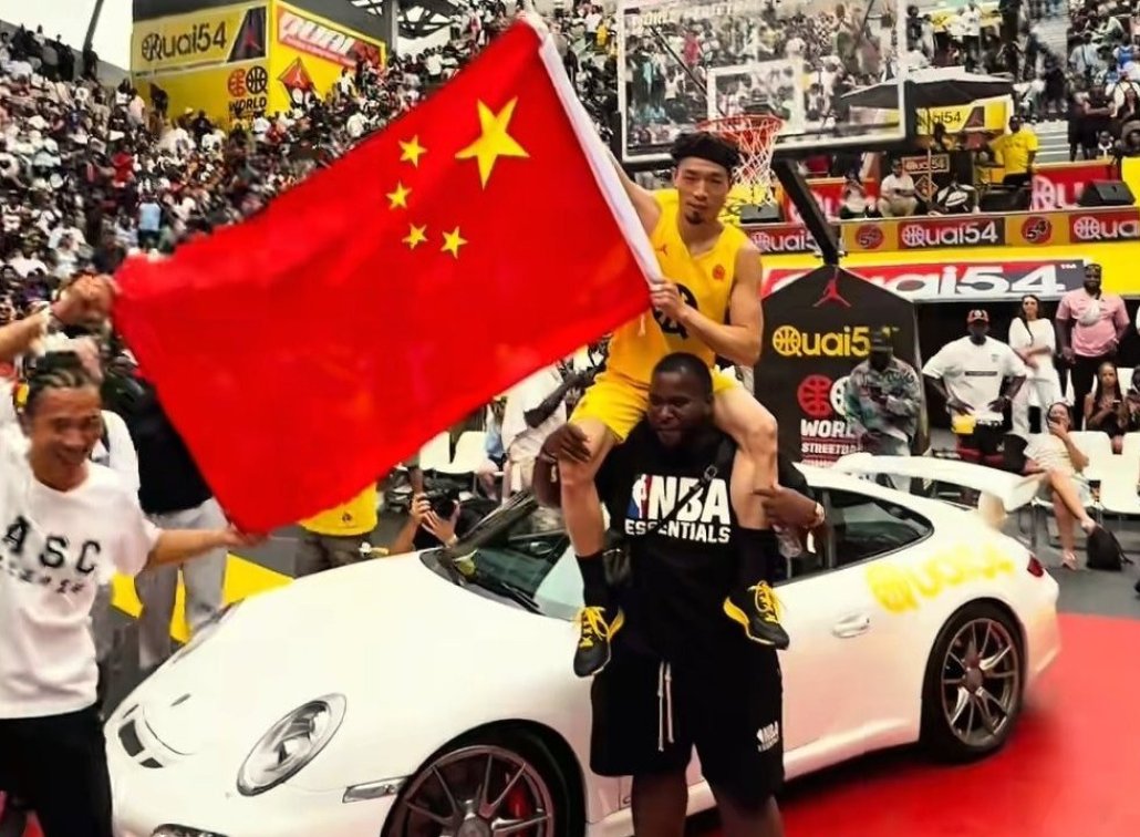 世界冠军️39岁陈登星飞车胯下扣篮大赛夺冠高举庆祝